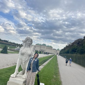 Belvedere - It's giving Mary poppins vibes but we had scattered showers so umbrella was mandatory - Castles Near Me - Vienna, 9