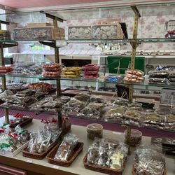 Anthony-Thomas Candy Shoppes - Inside