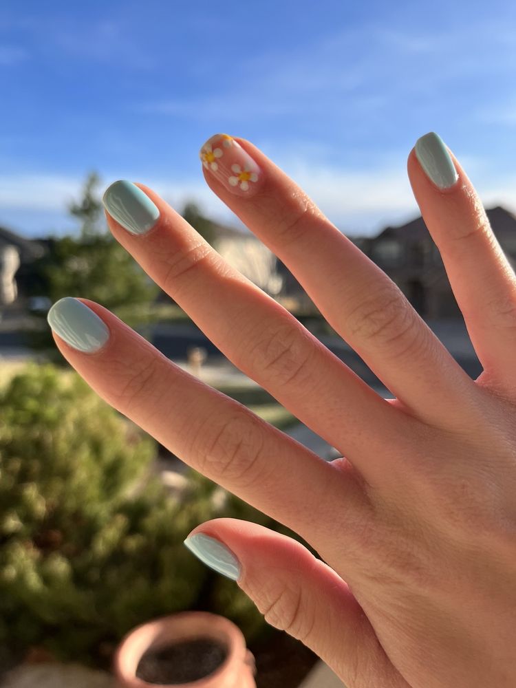 Natural Nails & Spa Image