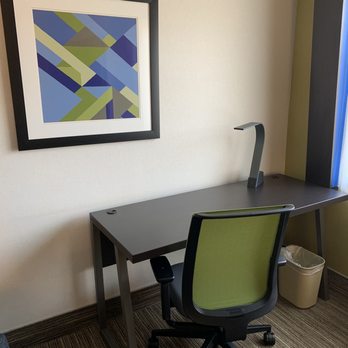 Holiday Inn Express & Suites Bishop - Writing area - Hotels Near Me - Bishop, California