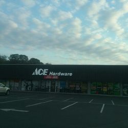 Ace Hardware Of Riverview North - Front door
