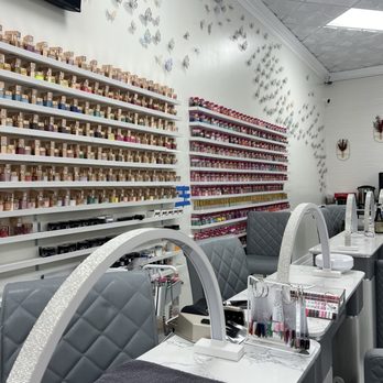 Organic Nails - Manicure stations organized wall of color - Nail Salons Near Me - Jamestown, North Carolina Organic Nails - Manicure stations organized wall of color - Nail Salons Near Me - Jamestown, North Carolina