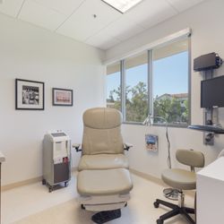 Advanced Foot & Ankle Medical Center - Exam room at 425 Haaland Dr.