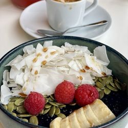Jusu Brothers - Charcoal chia bowl