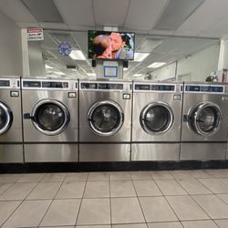 24 Hour Laundry - Clean washers
