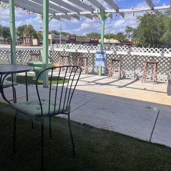 El Encuentro Restaurant - Outside seating. - Mexican Near Me - Palm Springs, Florida El Encuentro Restaurant - Outside seating. - Mexican Near Me - Palm Springs, Florida
