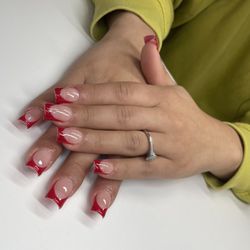 Mani Bar Nail Studio 
