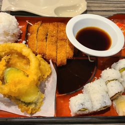 Sushi Kuma - Dinner bento with tonkatsu