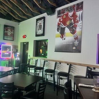 Zamboni’s - Interior - Sports Bars Near Me - East Dundee, Illinois