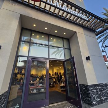 lululemon athletica - Storefront - Sports Wear Near Me - Temecula, California