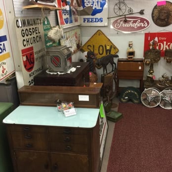 Newburgh Vintage Emporium - Booth at the store - Antiques Near Me - Newburgh, New York Newburgh Vintage Emporium - Booth at the store - Antiques Near Me - Newburgh, New York