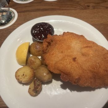 Salzkammer - Weiner schnitzel - Austrian Near Me - Frankfurt, HE