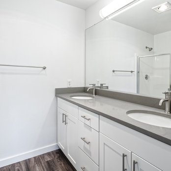 Lions Gate North - 2x2 Chaucer Master Bathroom - Apartments Near Me - Redmond, Washington Lions Gate North - 2x2 Chaucer Master Bathroom - Apartments Near Me - Redmond, Washington