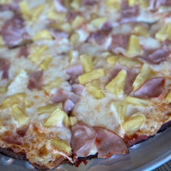 Pizza Mia - Hawaiian pizza with Cauliflower crust - Pizza Near Me - Miami, Florida