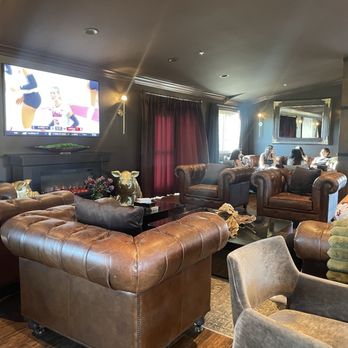 Truffle Pig Winery & Vineyards - Inside wine club room - Wineries Near Me - Temecula, California Truffle Pig Winery & Vineyards - Inside wine club room - Wineries Near Me - Temecula, California