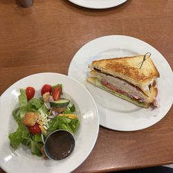 Urban Elk - Club sandwich and salad