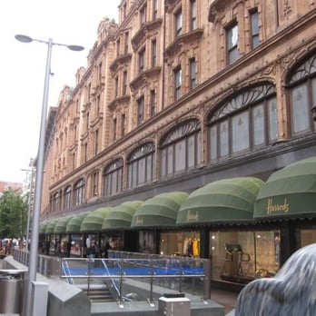 Harrods - just opened up for the day - Department Stores Near Me - London, XGL