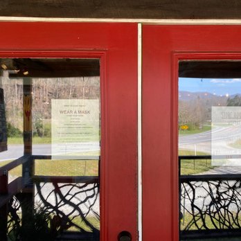 Cardinal Coffee - Parties must wait outside before entering. 3-person limit capacity. - Coffee & Tea Near Me - Bryson City, North Carolina