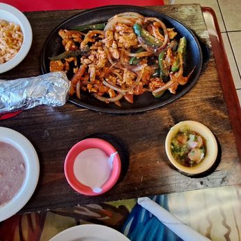 Mi Familia - chicken fajitas - Mexican Near Me - Kokomo, Indiana Mi Familia - chicken fajitas - Mexican Near Me - Kokomo, Indiana