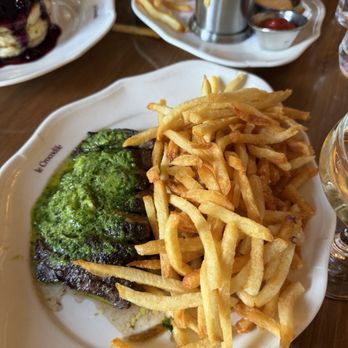Le Crocodile - Steak Frites - French Near Me - Brooklyn, New York