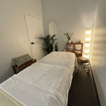 Center for Lymphatic Massage - Massage Therapy Near Me - Glendale, California