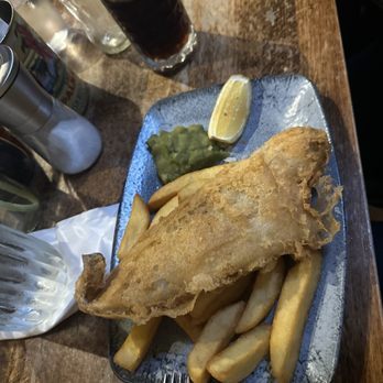 Red Lion - Fish and chips - Pubs Near Me - Lacock, WIL