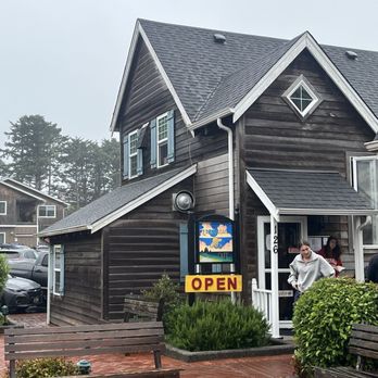 Lazy Susan Cafe - Restaurant building - Waffles Near Me - Cannon Beach, Oregon
