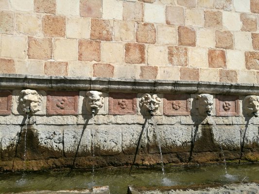 Fontana delle 99 Cannelle by null