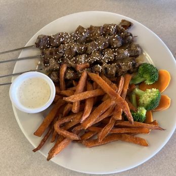 Columbia Eats Bar & Grill - Yakisoba Skewers with sweet potato fries and vegetables. Really Delicious. - Asian Fusion Near Me - Longview, Washington Columbia Eats Bar & Grill - Yakisoba Skewers with sweet potato fries and vegetables. Really Delicious. - Asian Fusion Near Me - Longview, Washington