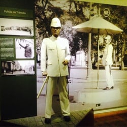 Museo Histórico de Carabineros de Chile - Policia de transito, esta foto se tomo sin flash para no dañar la obra.