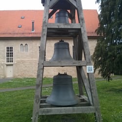 Sankt Elisabeth Georgenthal - Glockengeläut im Hof