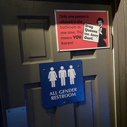Cap'n Rons Bar & Grill - Bathrooms