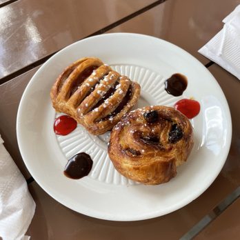 Coffee Bar - Mini Strawberry Puff & Mini Raisin Swirl - Coffee & Tea Near Me - Naples, Florida
