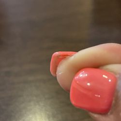 Eva Nails - Lifted nail. Old not removed