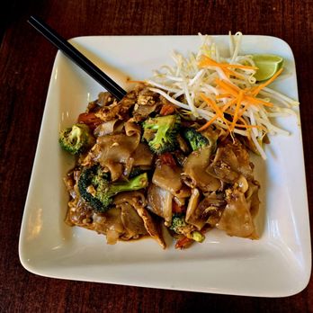 Zabpinto Thai Kitchen - Pad See Ew with chicken - Thai Near Me - Portland, Oregon