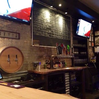 Craft House - The bar - Bars Near Me - Tompkinsville, New York