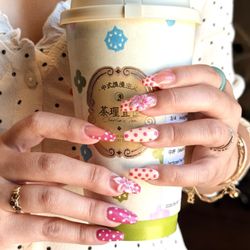 Loma Spa - Gel-x with alternating polka dots