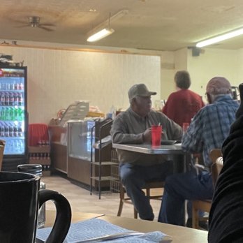 B & B Restaurant - Inside of restaurant. - American Near Me - Tellico Plains, Tennessee