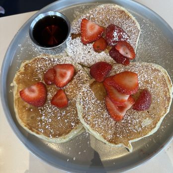Willow & Whisk - Kids pancakes with strawberries - Breakfast & Brunch Near Me - Wyckoff, New Jersey Willow & Whisk - Kids pancakes with strawberries - Breakfast & Brunch Near Me - Wyckoff, New Jersey