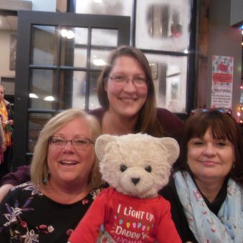Main Street Pub - Four of the beautiful women joining our party. - Pubs Near Me - Mattawan, Michigan