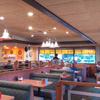 Village Inn - This is the view toward the front from where I was sitting. - Breakfast & Brunch Near Me - Pace, Florida Village Inn - This is the view toward the front from where I was sitting. - Breakfast & Brunch Near Me - Pace, Florida