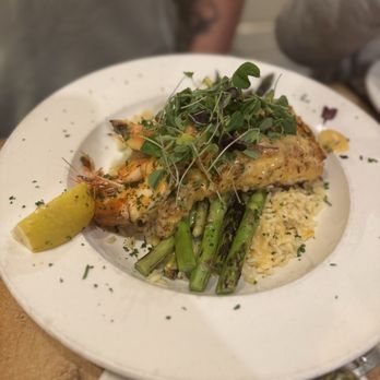Boatyard Bar & Grill - Halibut - Seafood Near Me - Annapolis, Maryland