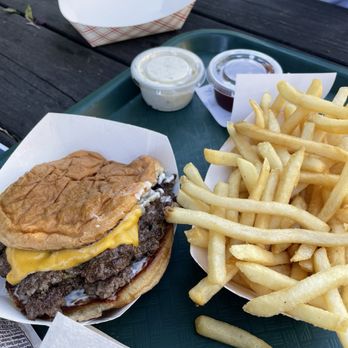 THE FRIENDLY TAVERN - Updated June 2024 - 552 Photos & 475 Reviews ...