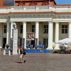 Säulengebäude - Säulengebäude