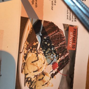 Cheddar's Scratch Kitchen - This what the fudge cake sundae is SUPPOSED to look like - American Near Me - Fort Wayne, Indiana