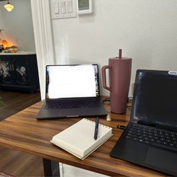 Desk & Easel - My quiet and comfortable workspace. Many others available! Snacks, bathroom, copy machine! The perfect shared work space!