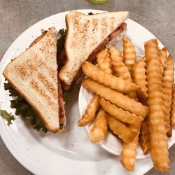 Junior Board Shop - Chicken salad w/fries