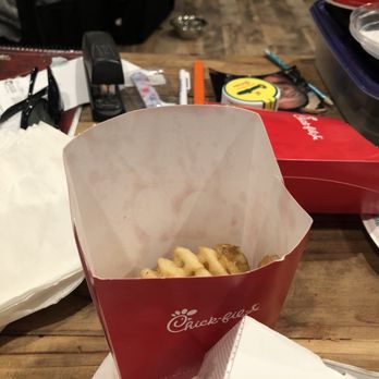 Chick-fil-A - This is how our large fries arrived. This is "normal" according to management due to scientific reasons. Bunch of BS. - Fast Food Near Me - Simi Valley, California