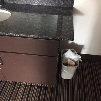 Quality Inn-Central - Overflowing trash can upon check-in AFTER house cleaning had cleaned the room. FAIL. - Hotels Near Me - Roseburg, Oregon Quality Inn-Central - Overflowing trash can upon check-in AFTER house cleaning had cleaned the room. FAIL. - Hotels Near Me - Roseburg, Oregon