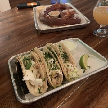 Bungalow Heights - Fish tacos and big ass pretzel - Bars Near Me - Houston, Texas